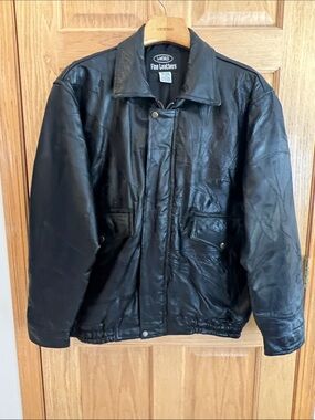 LeWorld Black 100% Leather Bomber Jacket
